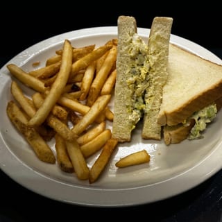 CHICKEN SALAD SAND